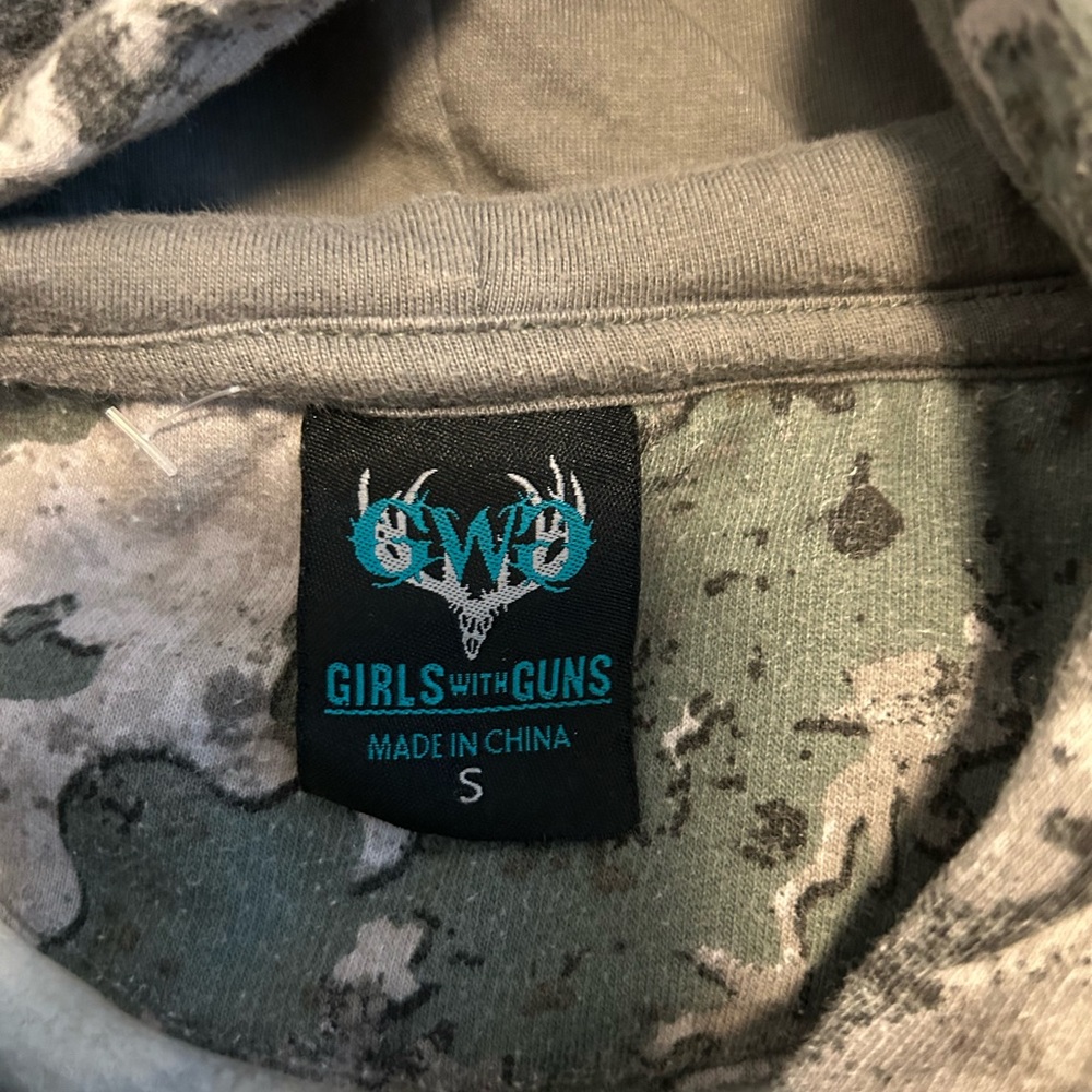 NWOT Girls with Guns Camo Hoodie Jacket Size Small. Women’s. - Picture 5 of 9